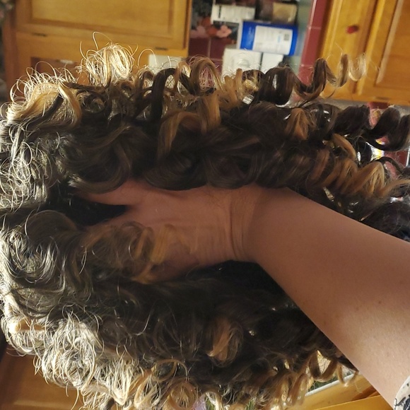 Spring curls Ombre black & brown wig. Bangs 15" curled 21" stretched syn… - Picture 12 of 16